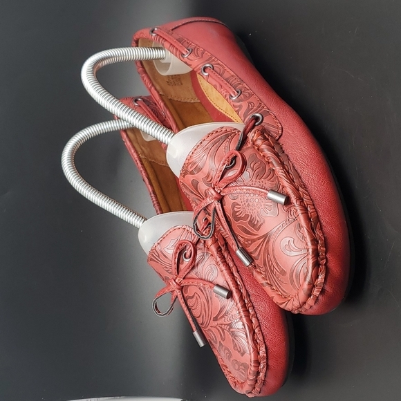 b.o.c | EUC Born Concept Red Tooled Vegan Leather Loafers Size 8 - Picture 2 of 8